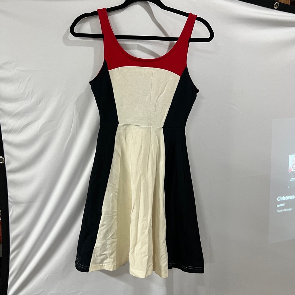 Colorblock skater / A Line style dress